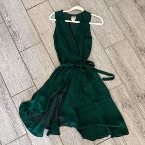 RARE HAUTE HIPPIE 100% Silk Wrap Dress Emerald Green Small Adjustable tie waist